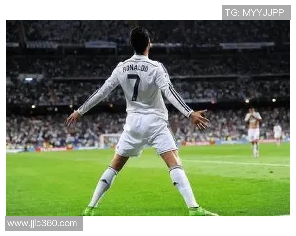 兰字球星在足球世界中的闪耀身影及其传奇故事解析