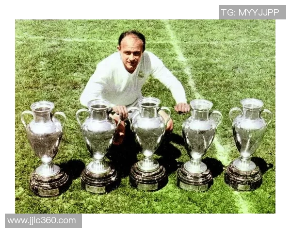 当足球巨星在球场球员通道意外相遇彼此目光交汇瞬间的独特故事 当足球巨星在球场球员通道意外相遇彼此目光交汇瞬间的独特故事