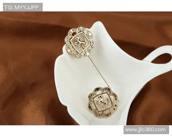 潮流足球球星合金胸针时尚搭配点缀展现独特个性魅力