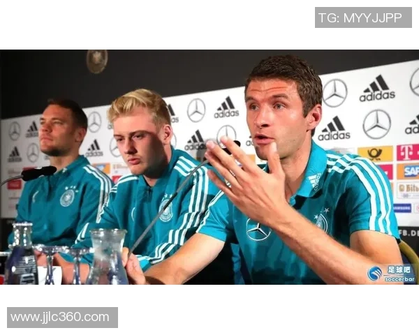 足球球星扇子热潮掀起 收藏价值与纪念意义并存的全新趋势